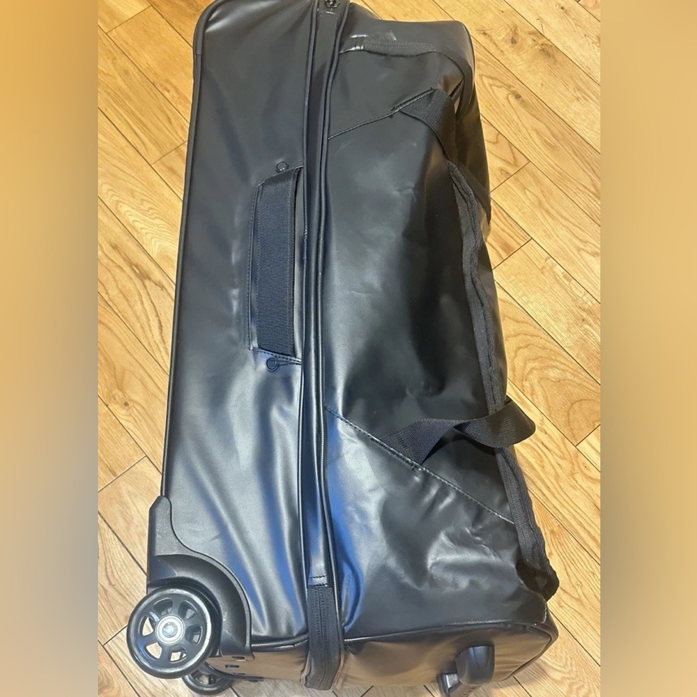 High Sierra Wheeled Rolling Duffel Bag 27 Inch